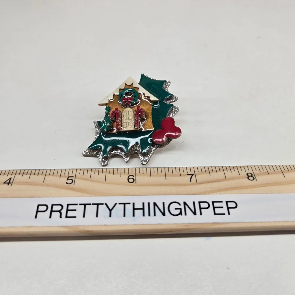 Lucinda Christmas Gingerbread House Brooch Resin Women's Pin Rare Collectible